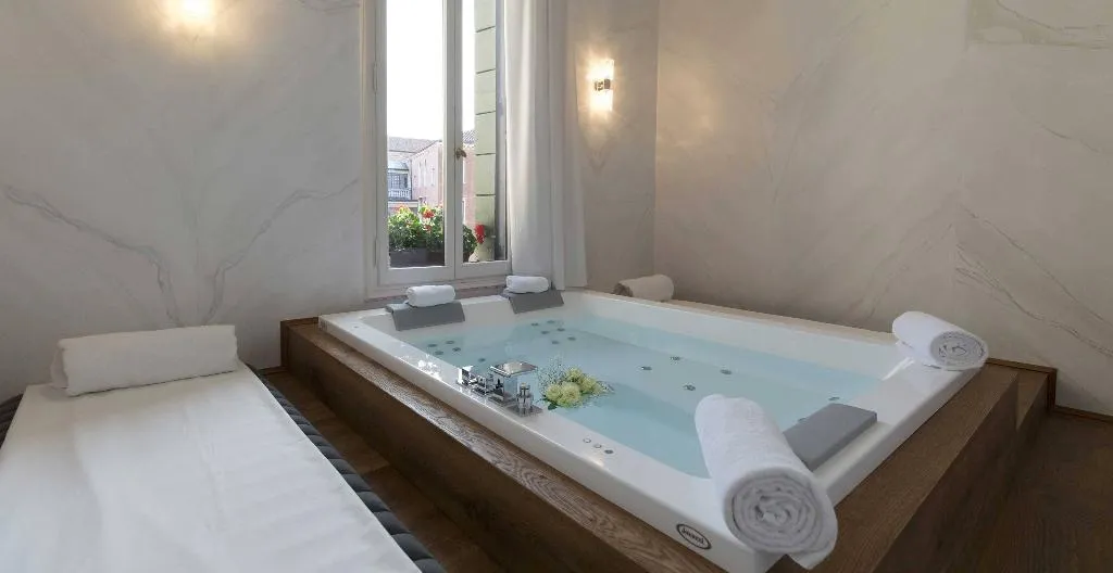 APARTMENT WITH JACUZZI Room, Palazzo Paruta, Venice