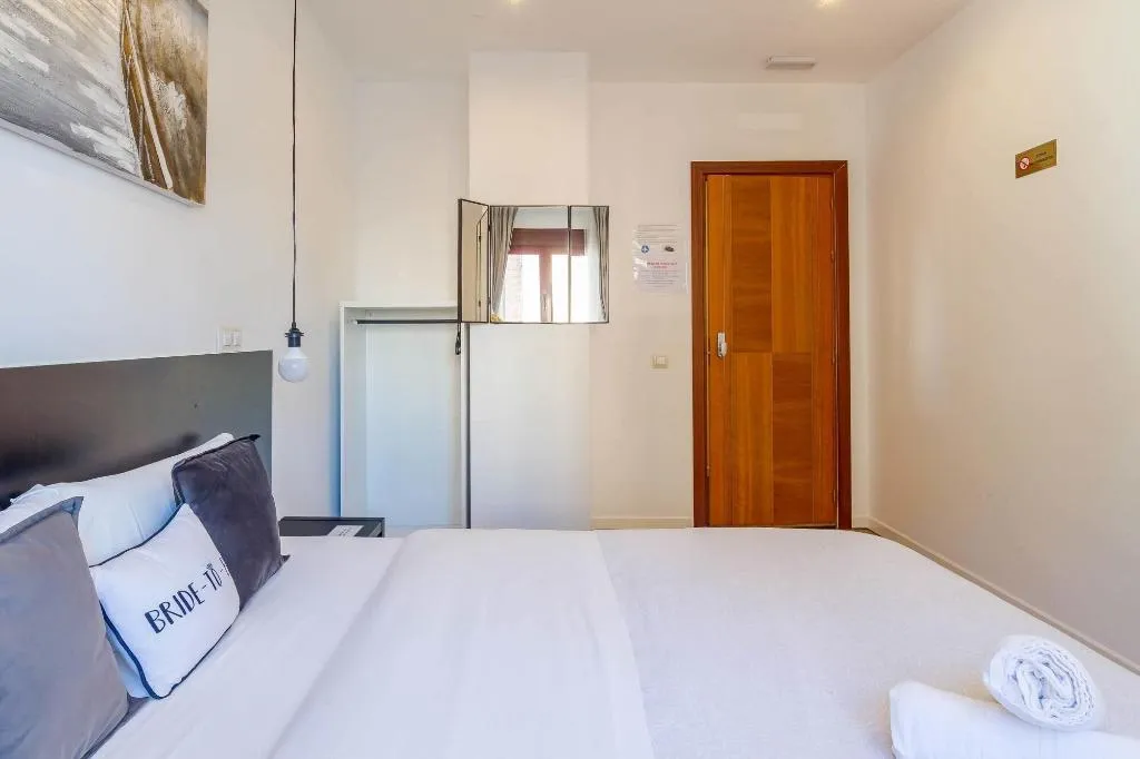 Room, A&Z Javier Cabrini, Madrid