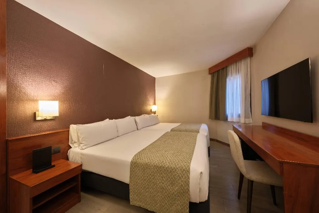 FAMILY ROOM STANDARD Room, Catalonia Park Putxet, Barcelona