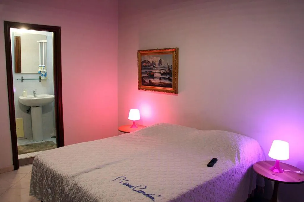 Room, Cinquestelle, Naples