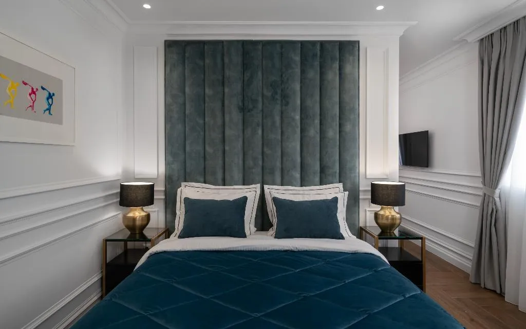SUITE KING BED WITH JACUZZI Room, Praxitelous Luxury Suites, Athens