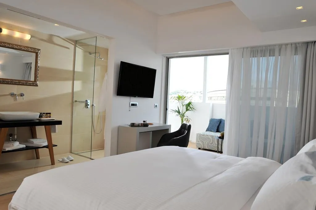 TRIPLE DELUXE Room, Athenaeum Grand Hotel, Athens