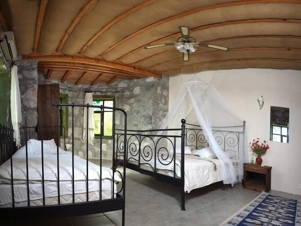 Room, Otantik Tas Ev, Dalaman