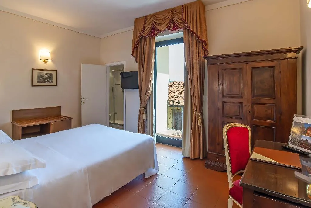 DOUBLE WITH VIEWS Room, Machiavelli Palace, Florence