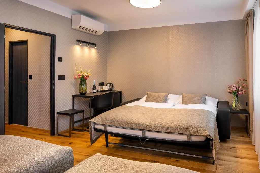 QUADRUPLE STANDARD Room, Aida, Prague