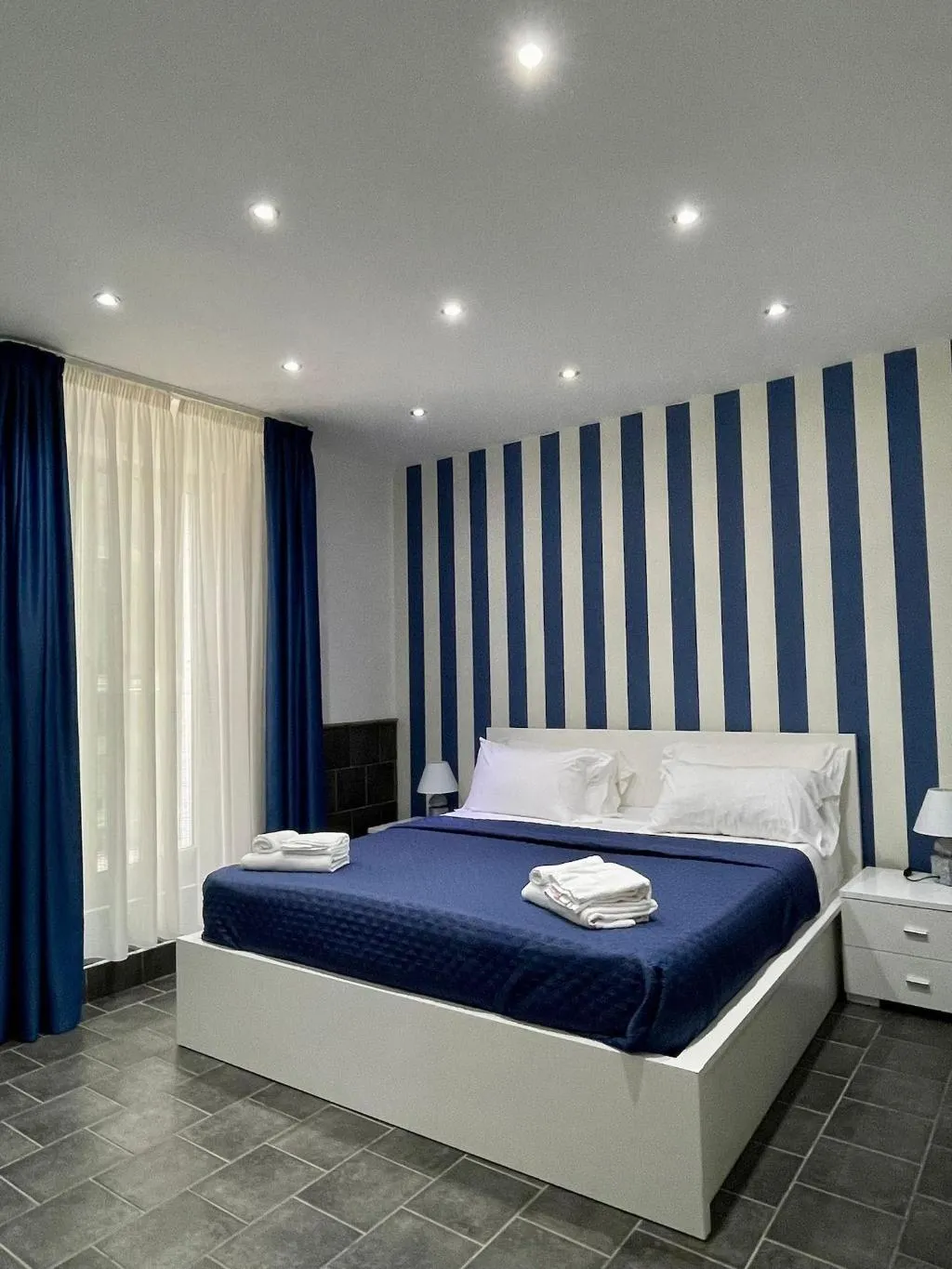 Room, Yacht Club Angioino, Naples