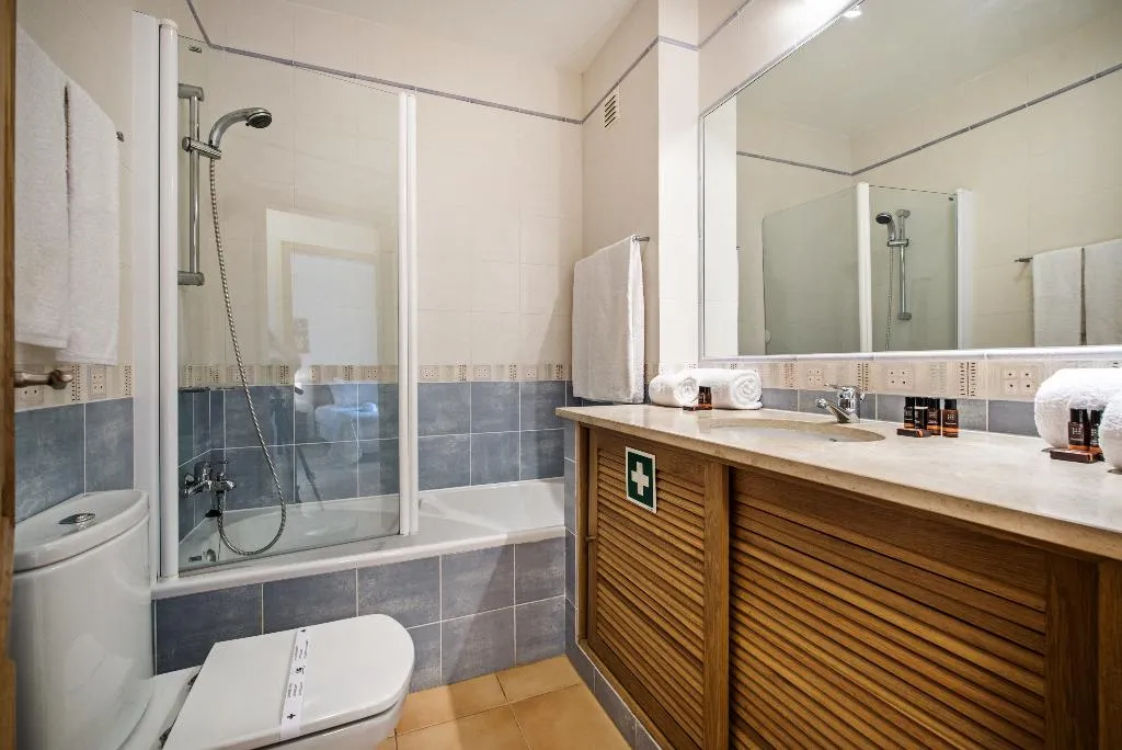 APARTMENT THREE BEDROOMS Room, Jardim da Meia Praia, Algarve