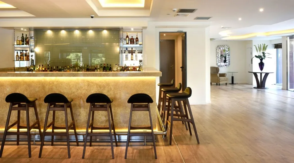 Bar, Athens Avenue Hotel, Athens
