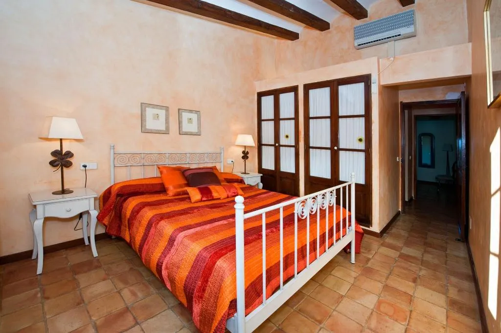 Room, D'Es Puig, Majorca