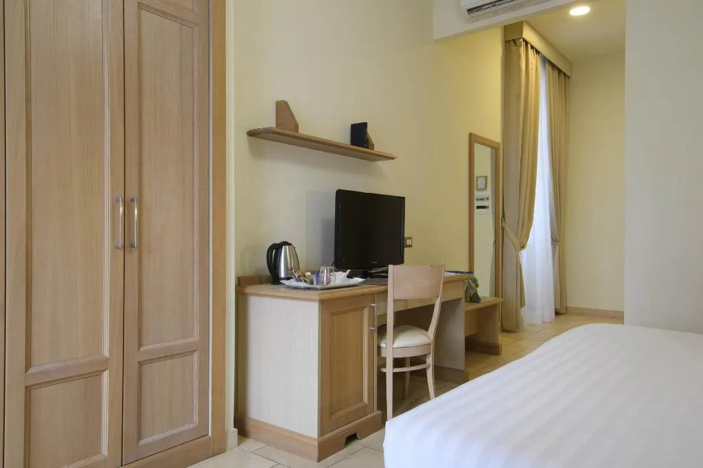DOUBLE SUPERIOR Room, Domus Australia, Rome