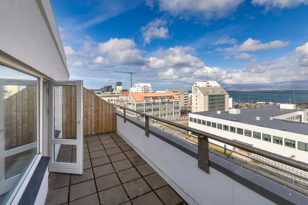 APARTMENT TWO BEDROOMS WITH VIEWS Room, Hlemmur Suites, Reykjavik