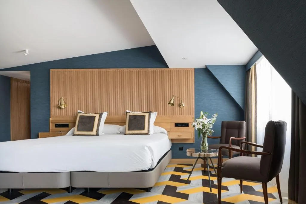 SUITE QUEEN SIZE BED Room, Principe Pio, Madrid