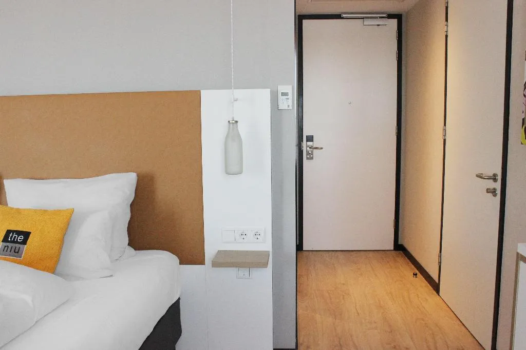 DOUBLE Accessible-Queen Size Bed Room, Holiday Inn - the niu, Dairy Haarlem, Amsterdam