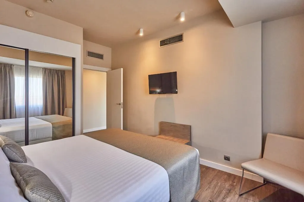 FAMILY ROOM STANDARD Room, Silken Turcosa 3* Sup, Valencia