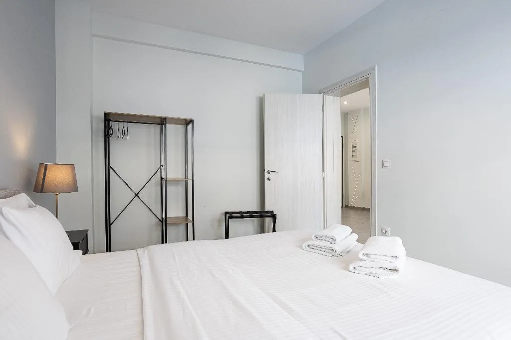 SUITE ONE BEDROOM WITH AIR CONDITIONING Room, Omnia Pagrati Apartments, Athens