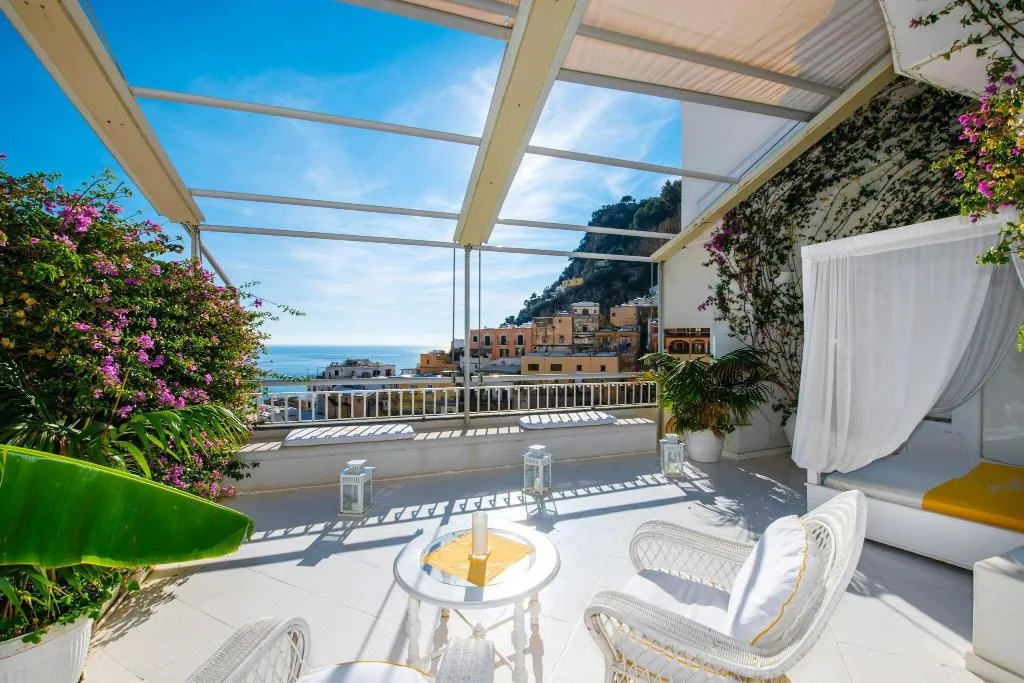 Terrace, Residence Villa Yiara, Naples