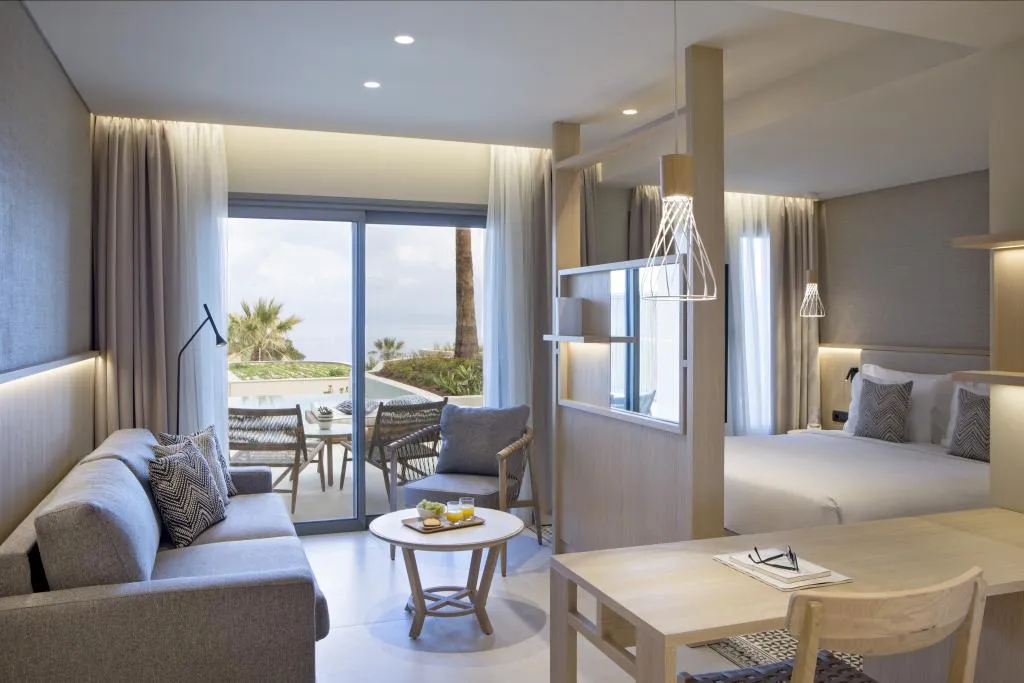 JUNIOR SUITE SEA VIEW WITH PRIVATE POOL Room, MERAVIA Leonardo Limited Edition, Halkidiki