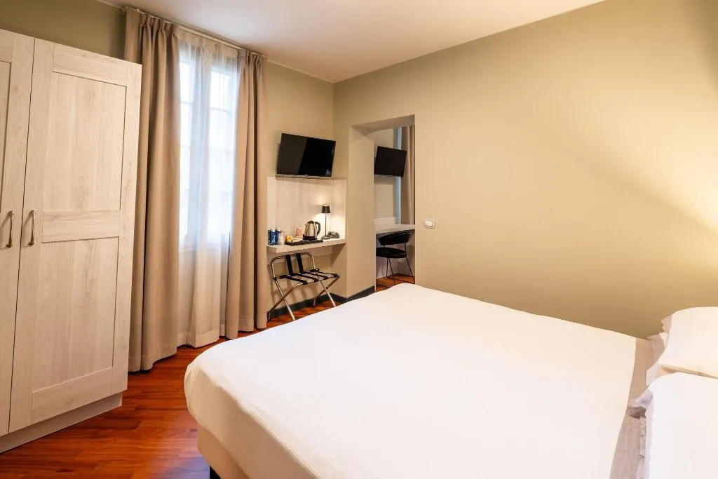 Double or Twin SUPERIOR Room, Albergo Centrale, Milan