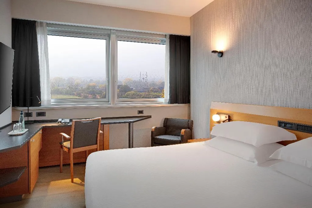 DOUBLE KING SIZE BED Room, Crowne Plaza Milan Linate, Milan