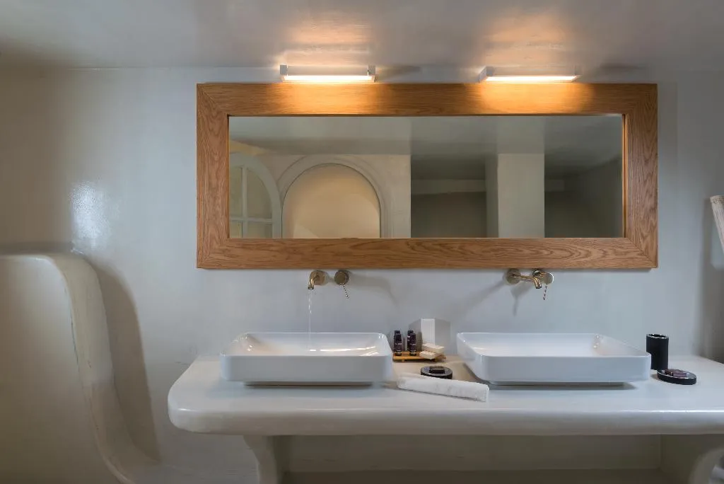 SUITE WITH JACUZZI Room, Nefeles Luxury Suites, Santorini