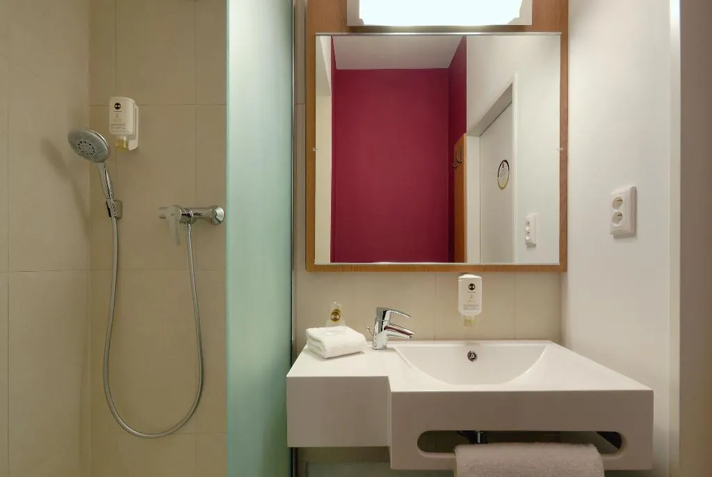 Room, B&B Hotel Prague City, Prague