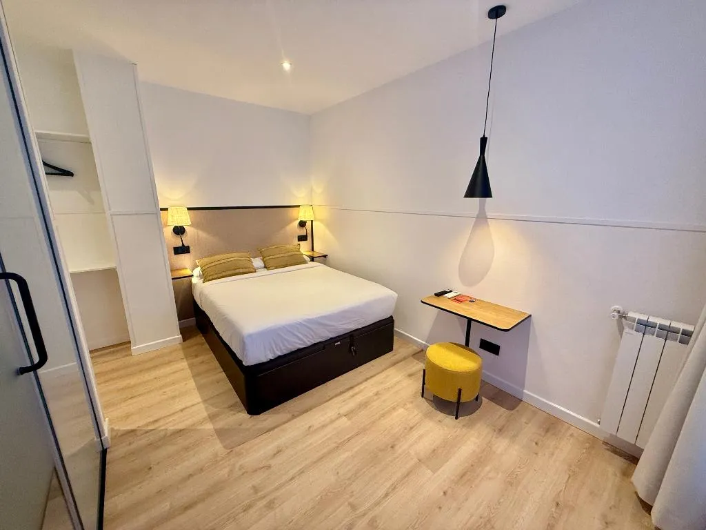 DOUBLE WITH BALCONY WITH VIEWS Room, Mucho Madrid, Madrid
