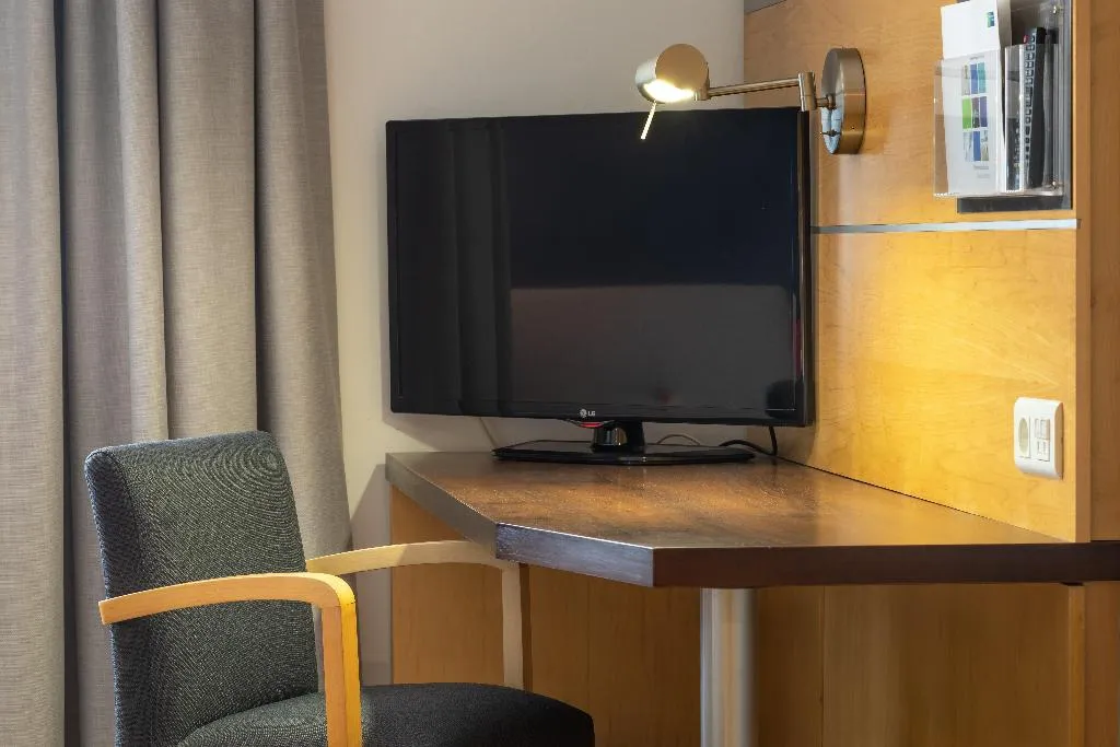 DOUBLE NON SMOKING Room, Holiday Inn Express Lisbon-Oeiras, Lisbon