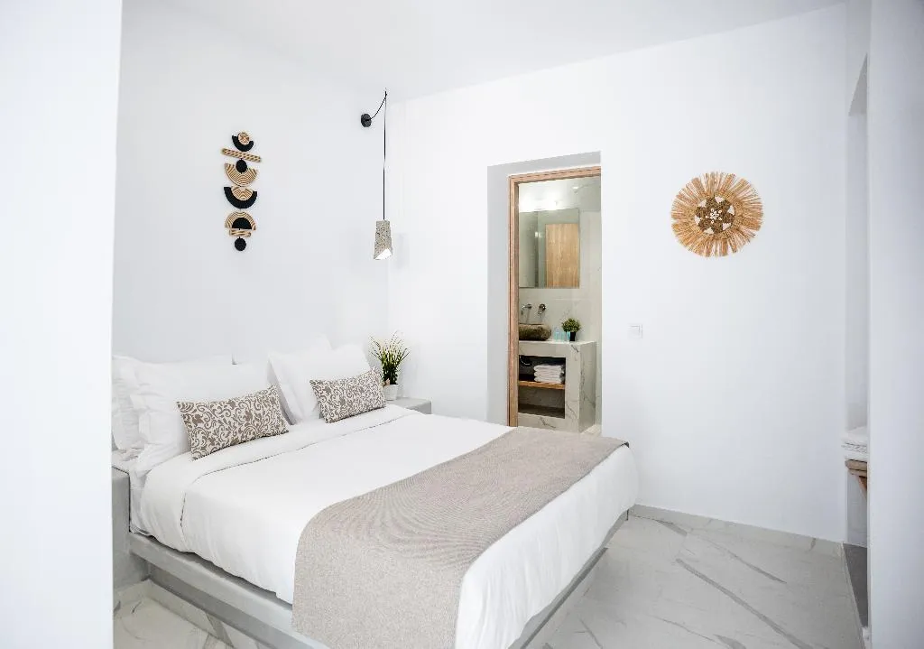 QUADRUPLE STANDARD Room, Kýma Perissa, Santorini