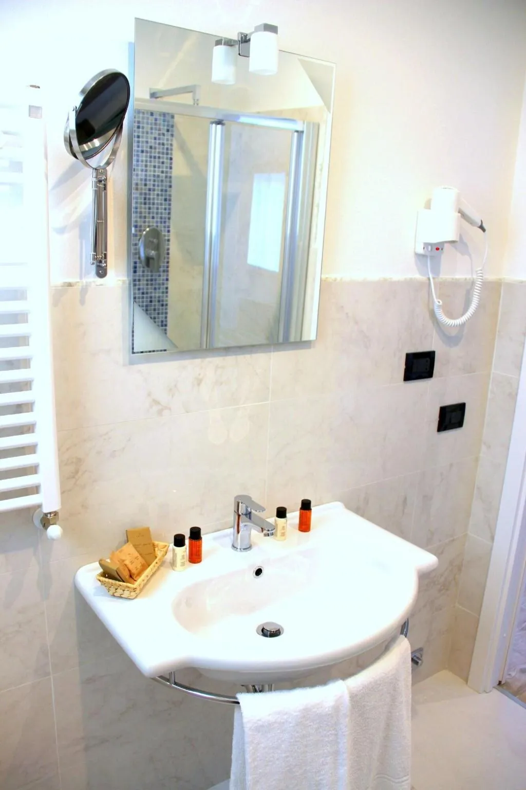 Room, Luxor Florence, Florence