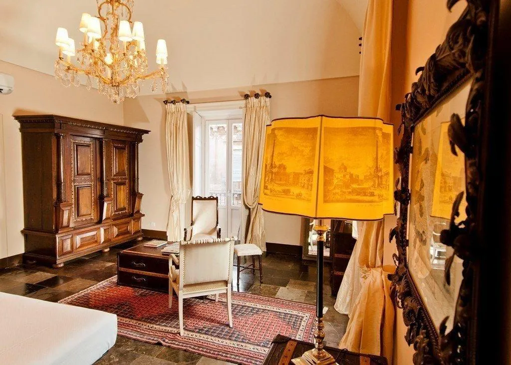 Room, Asmundo Di Gisira, Catania