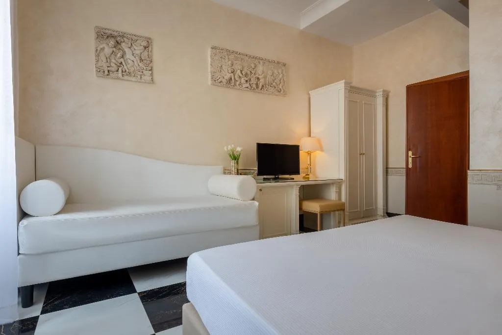 DOUBLE DELUXE Room, Palladium Palace, Rome