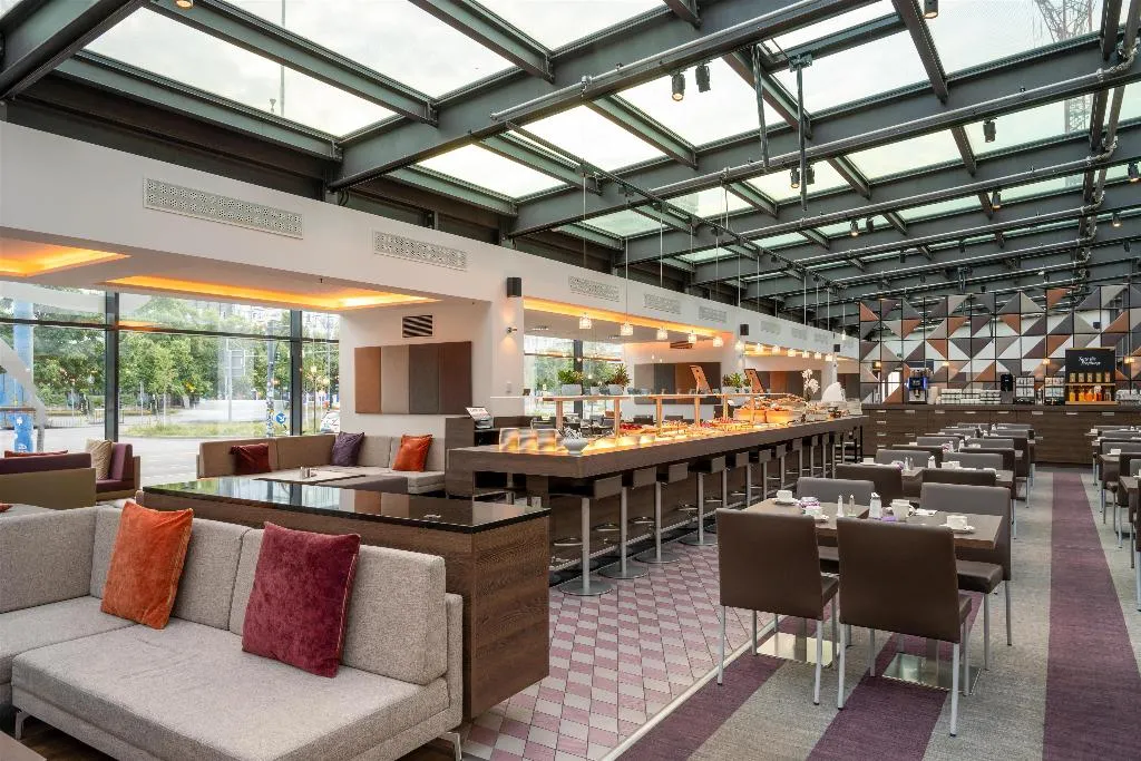 Restaurant, Park Inn by Radisson Berlin Alexanderplatz, Berlin
