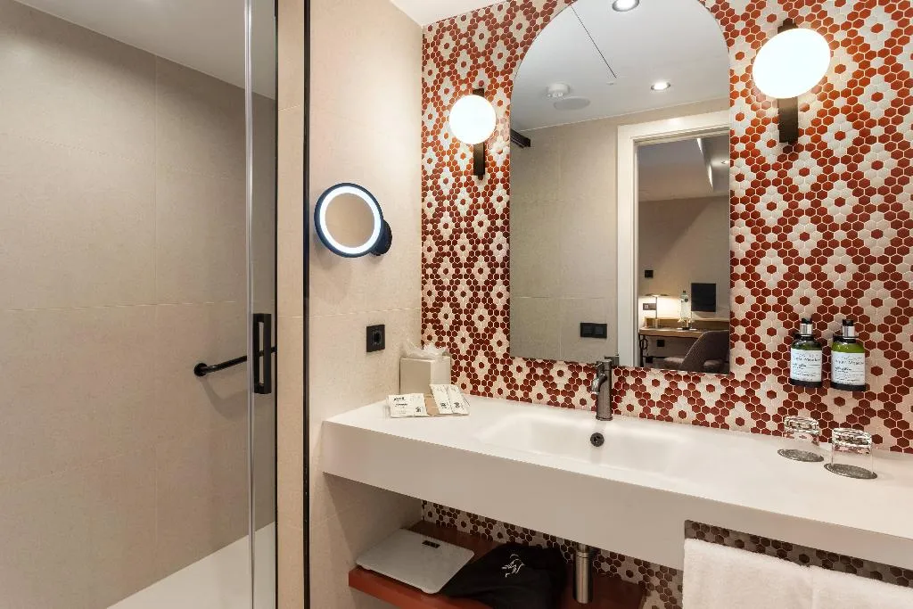 Double or Twin STANDARD Room, Catalonia Plaza España Hotel & Spa, Madrid