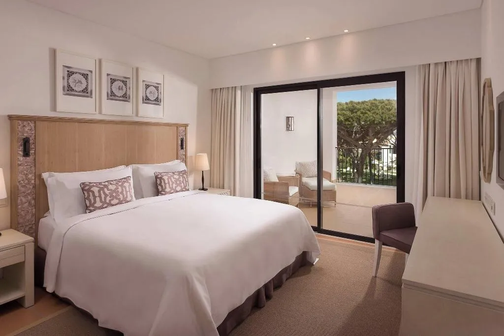 JUNIOR SUITE POOL VIEW Room, Pine Cliffs Hotel, a Luxury Collection Resort, Algarve