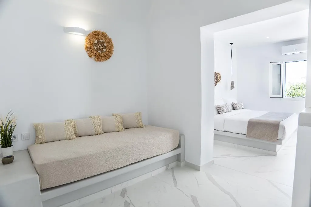 TRIPLE POOL VIEW Room, Kýma Perissa, Santorini