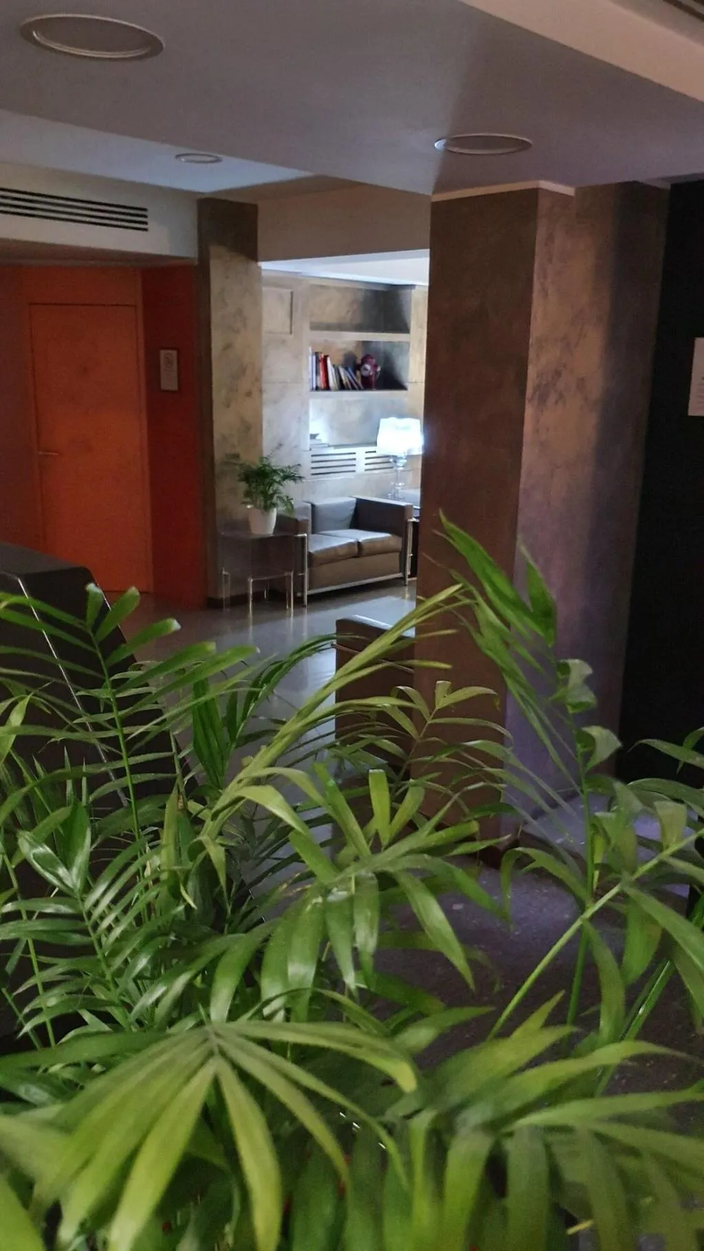 Lobby, Metro, Milan