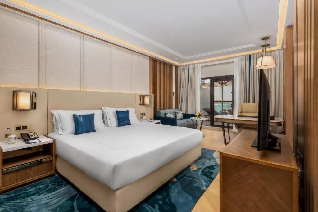SUITE WITH JACUZZI Room, Taj Exotica Resort & Spa, The Palm Dubai, Dubai