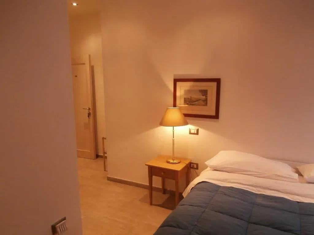 Room, International Naples, Naples