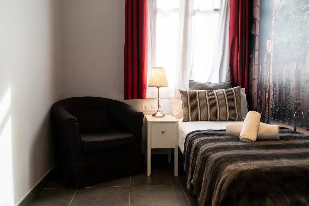 APARTMENT CAPACITY 2 TWO BEDROOMS Room, Dailyflats Raval, Barcelona