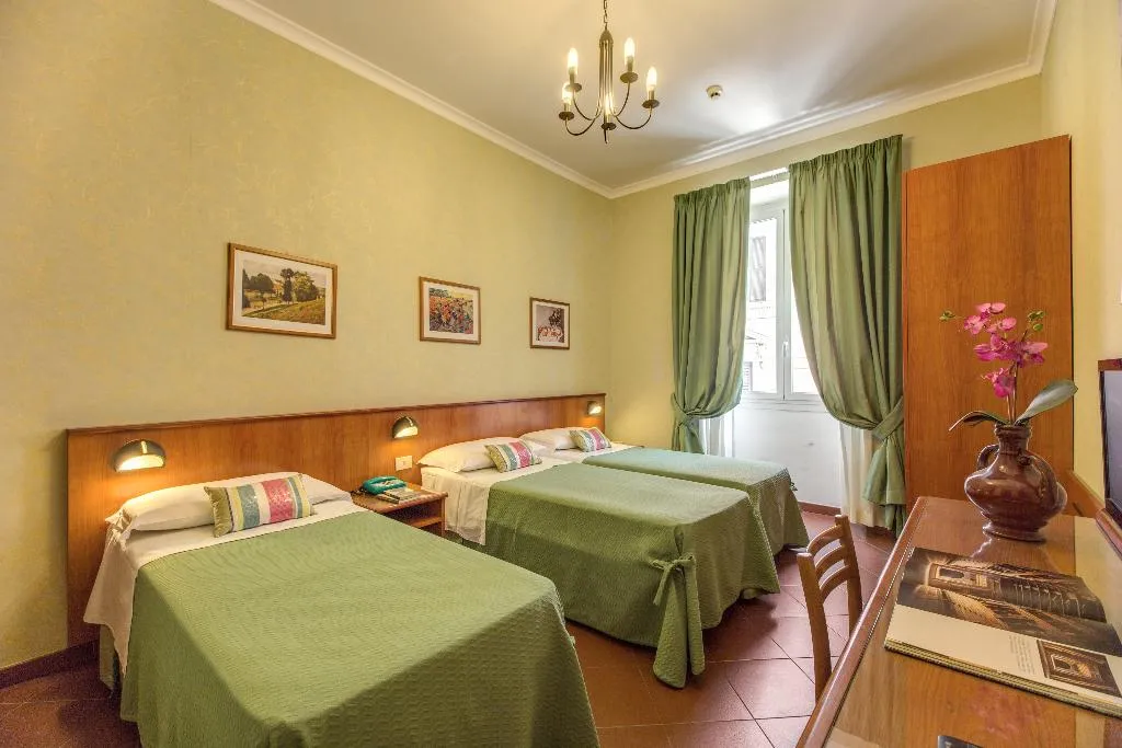 TRIPLE STANDARD Room, Corona, Rome