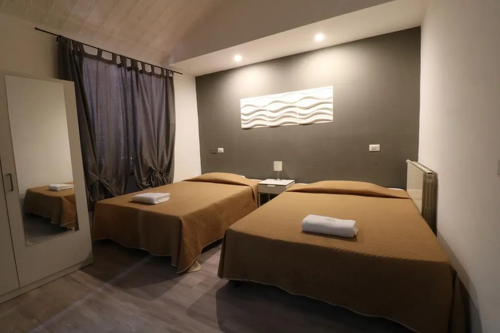 Room, Guest House Minas, Milan