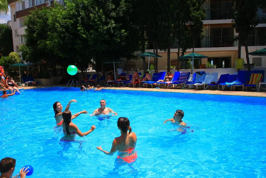 Pool, Kayamaris, Dalaman