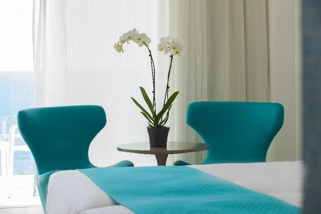 TWIN SEA VIEW Room, King Evelthon Beach Hotel & Resort, Cyprus