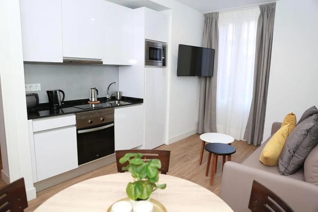 APARTMENT TWO BEDS Room, New Point Madrid Opera, Madrid