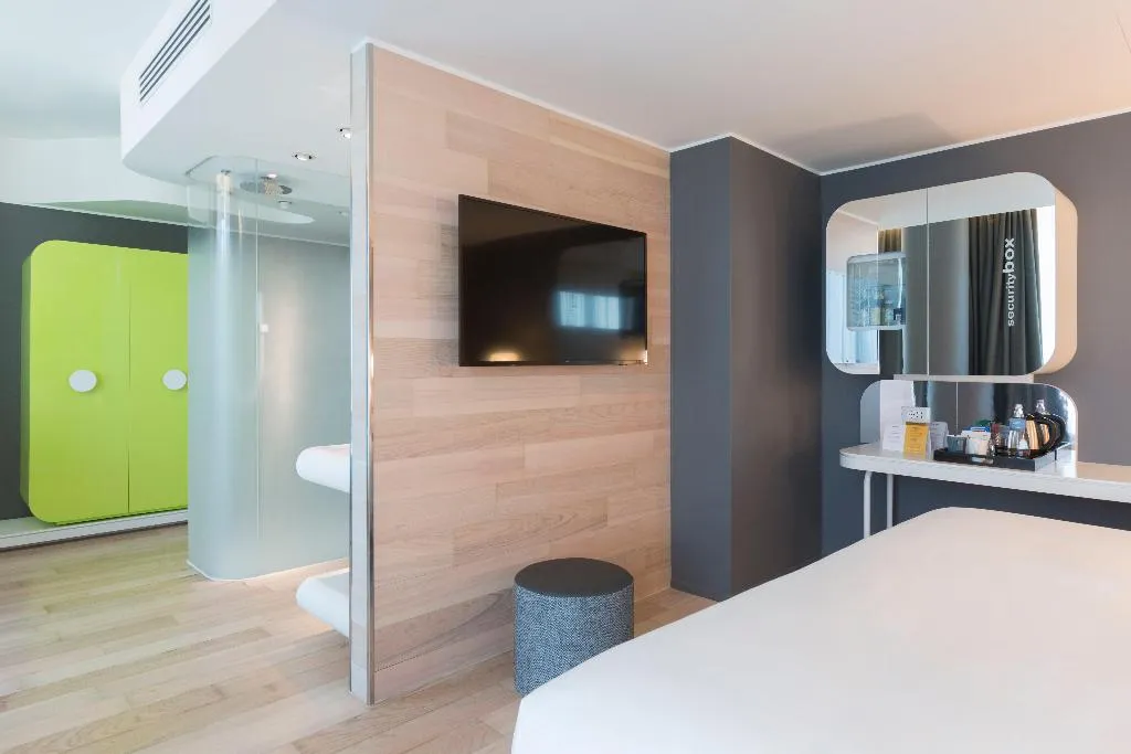 DOUBLE PREMIUM CITY VIEW Room, Voco Milan Fiere, Milan