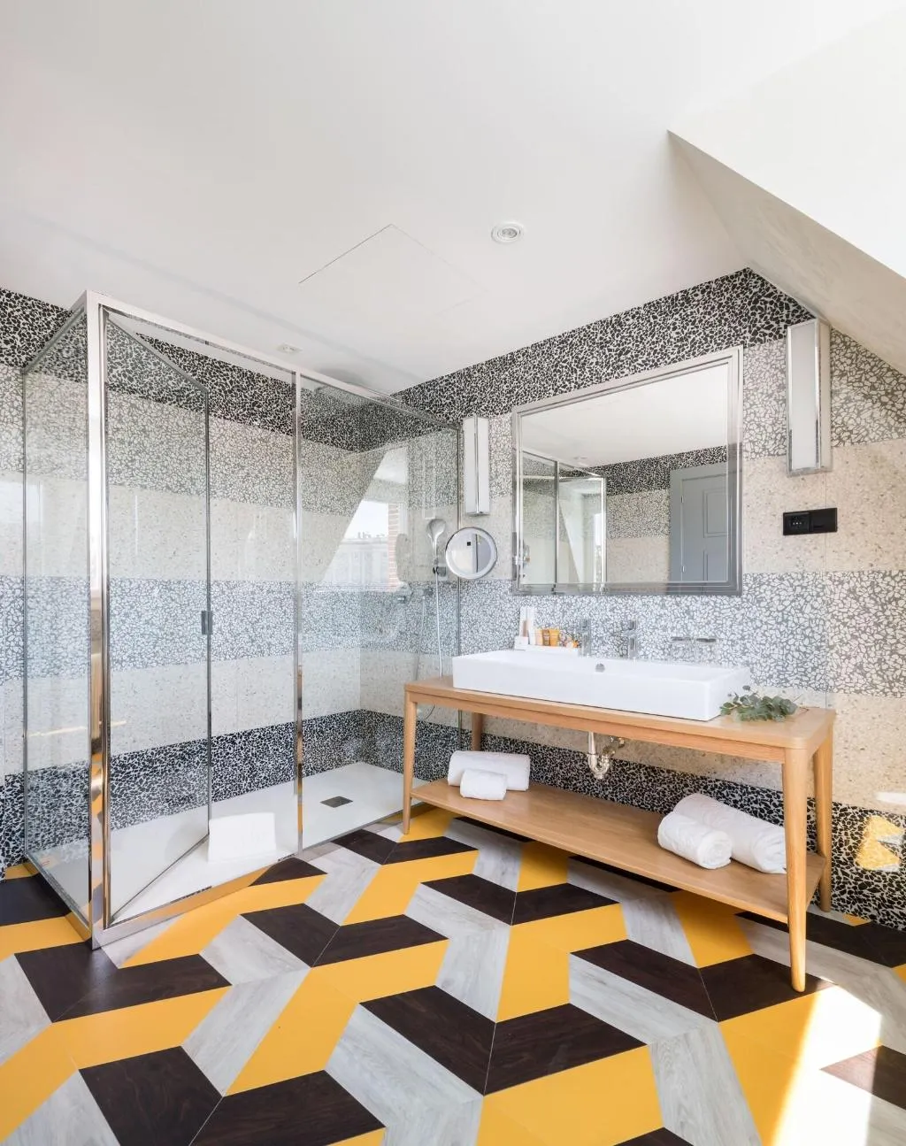 SUITE QUEEN SIZE BED Room, Principe Pio, Madrid
