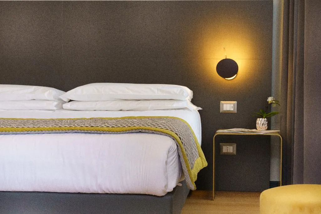 TRIPLE DELUXE Room, The Cross, Rome