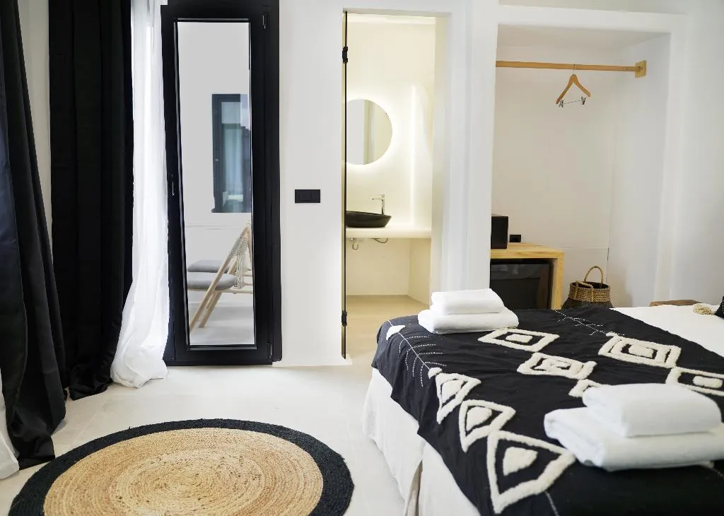 Double or Twin DELUXE Room, King'S Suites, Santorini