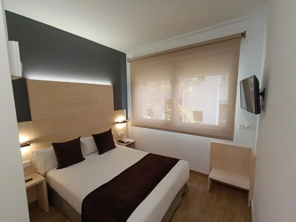 SINGLE STANDARD Room, Hotel Travessera, Barcelona