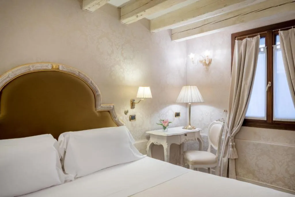 DOUBLE SINGLE USE BUSINESS SUPERIOR Room, Maison Venezia | UNA Esperienze, Venice